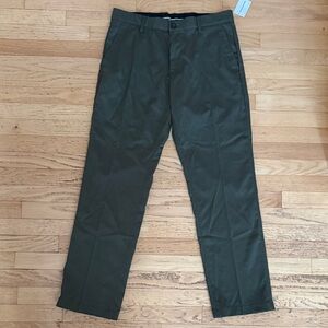 Amazon Essentials Men's Dark Green Chinos